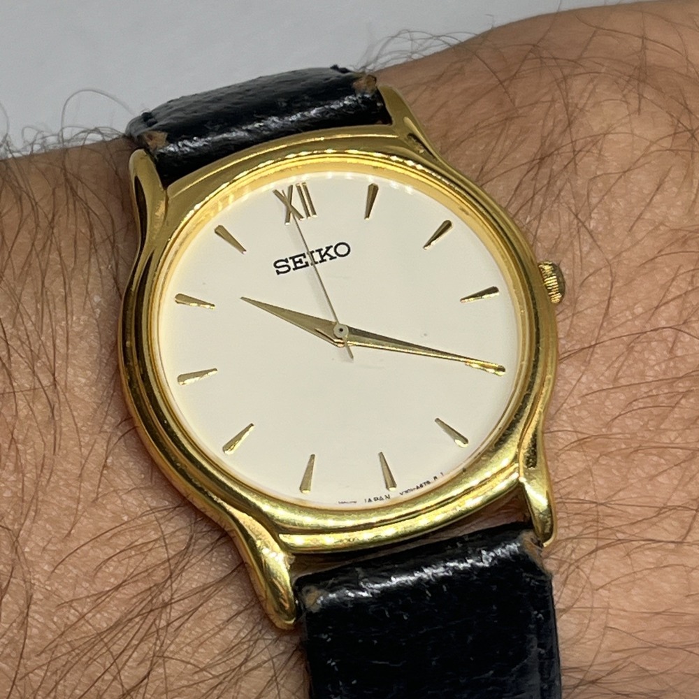 SEIKO 1995 Vintage V701-A100 Men's Watch Gold 32mm Dress Watch